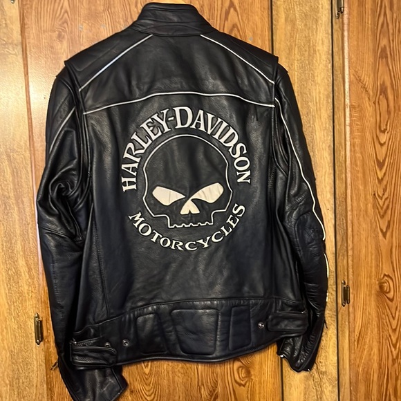 Harley-Davidson Jackets & Blazers - Harley Davidson women’s leather jacket with skull size Large